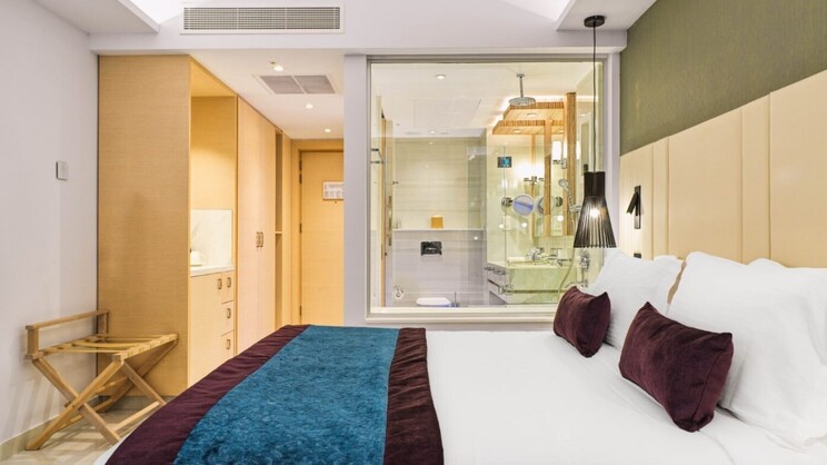 Amanti Madefortwo Hotels